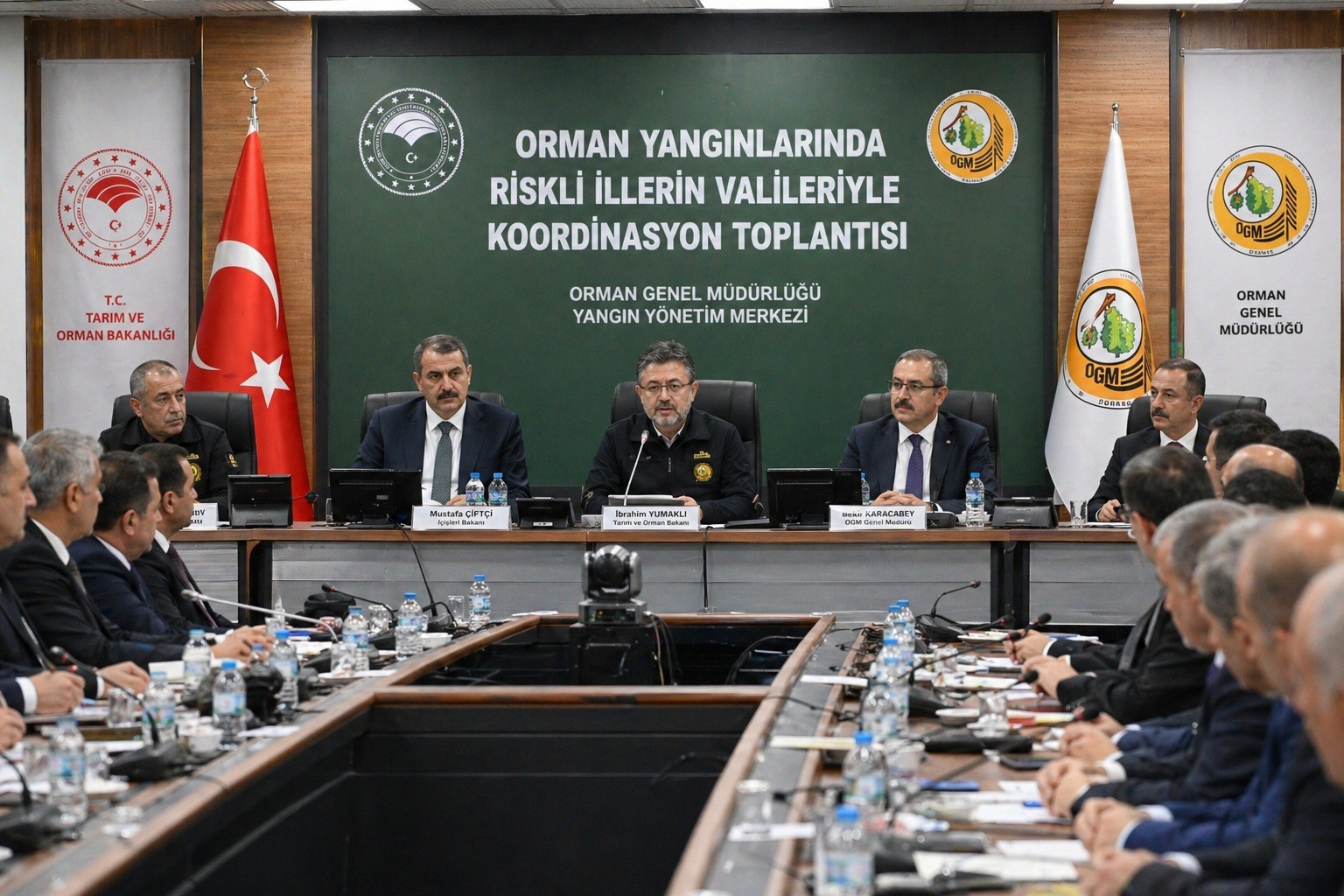 BAKAN YUMAKLI ORMAN YANGINLARIYLA MÜCADELE KOORDİNASYON TOPLANTISINA KATILDI